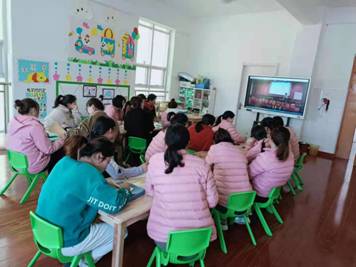 莒县店子集街道中心幼儿园组织教师开展五大领域教学培训活动