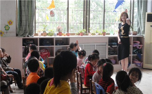 幼儿园老师学校将向您说明幼儿园老师应如何指导孩子有效阅读