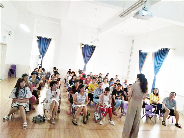 1531797641664384.jpg 家长认真聆听,深有感触.jpg
