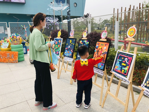 1591064269535825.jpg 2-看画展.jpg