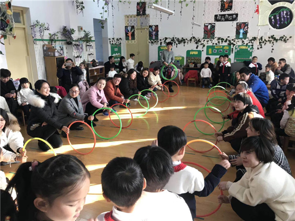 图片5：中班花样钻圈.png